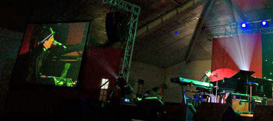 Tour Playing Piano